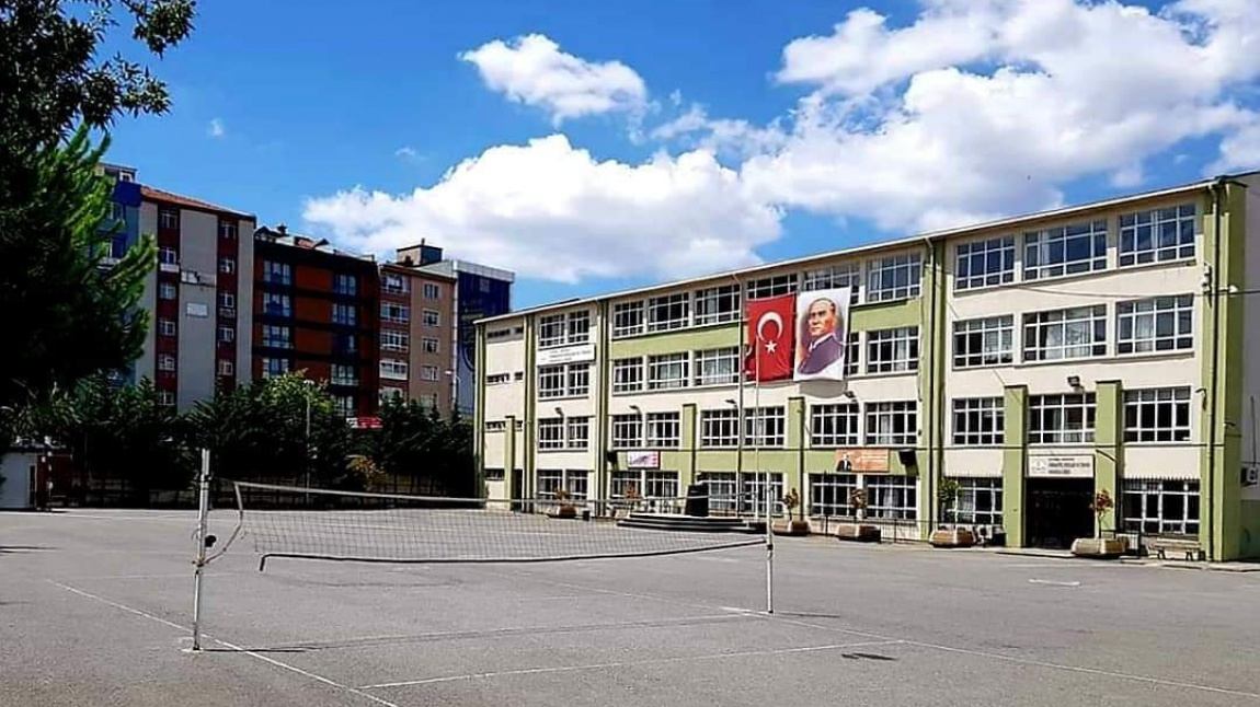 Ümraniye Mesleki ve Teknik Anadolu Lisesi Fotoğrafı